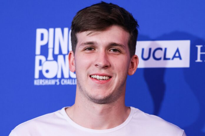 Austin Reaves secures victory for the Lakers