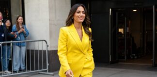 Mindy Kaling’s Yellow Suit Was Eye-Catching, but Her Gold Bag Stole the Spotlight