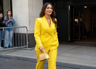 Mindy Kaling’s Yellow Suit Was Eye-Catching, but Her Gold Bag Stole the Spotlight