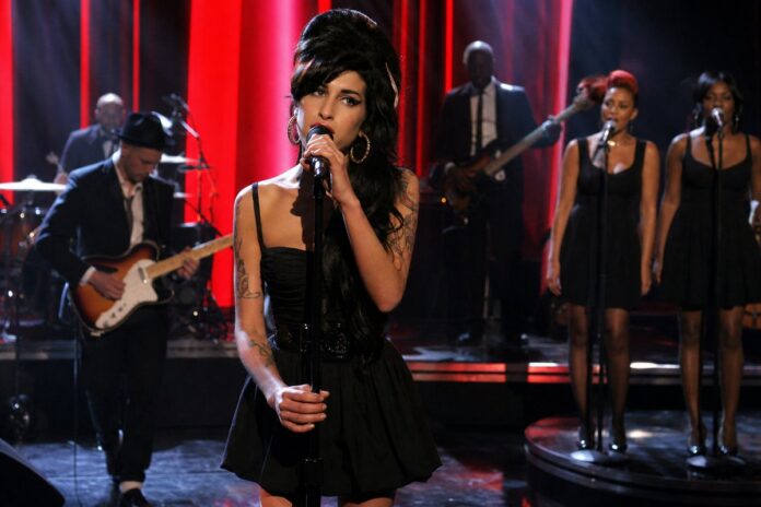 Sienna Spiro Brings ‘Great Expectation’ to ‘The Tonight Show’